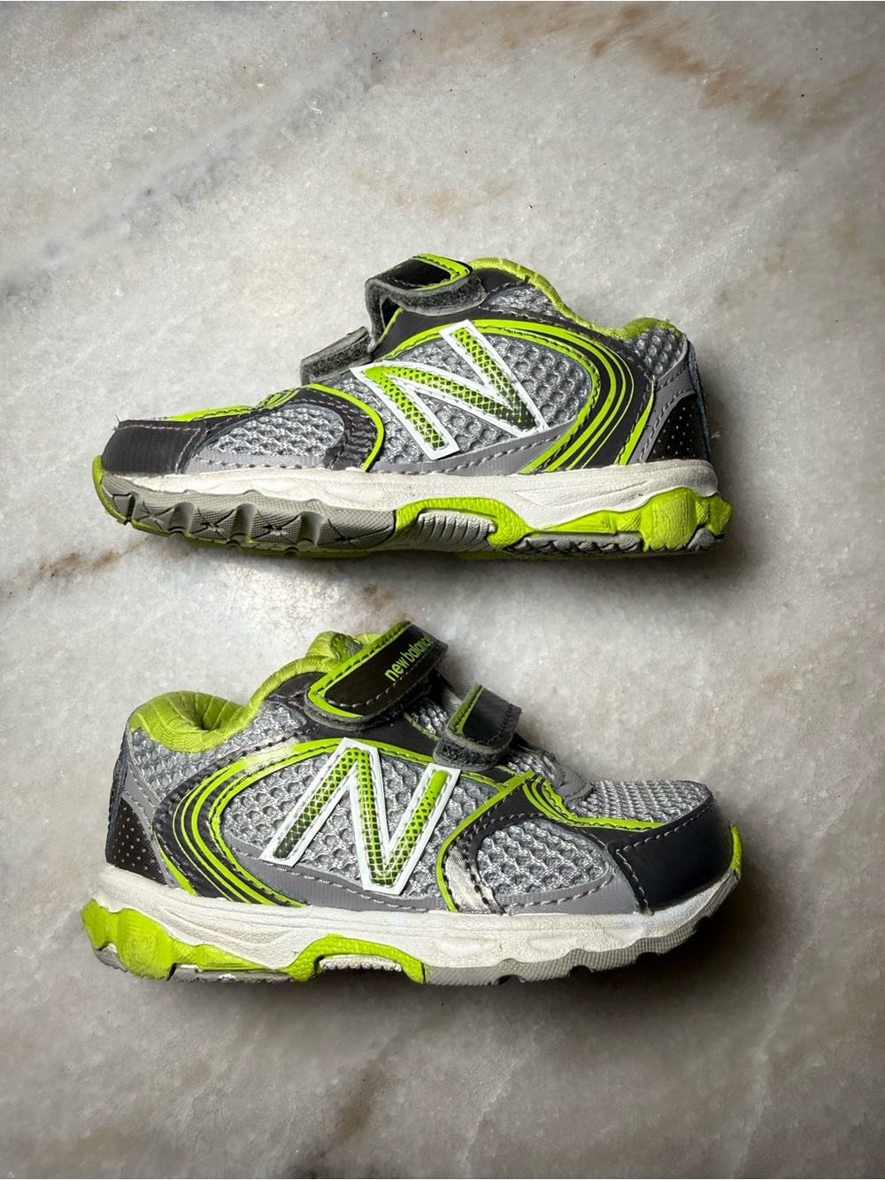 New Balance toddler Kids' Gray & Neon Green Athletic Sneakers